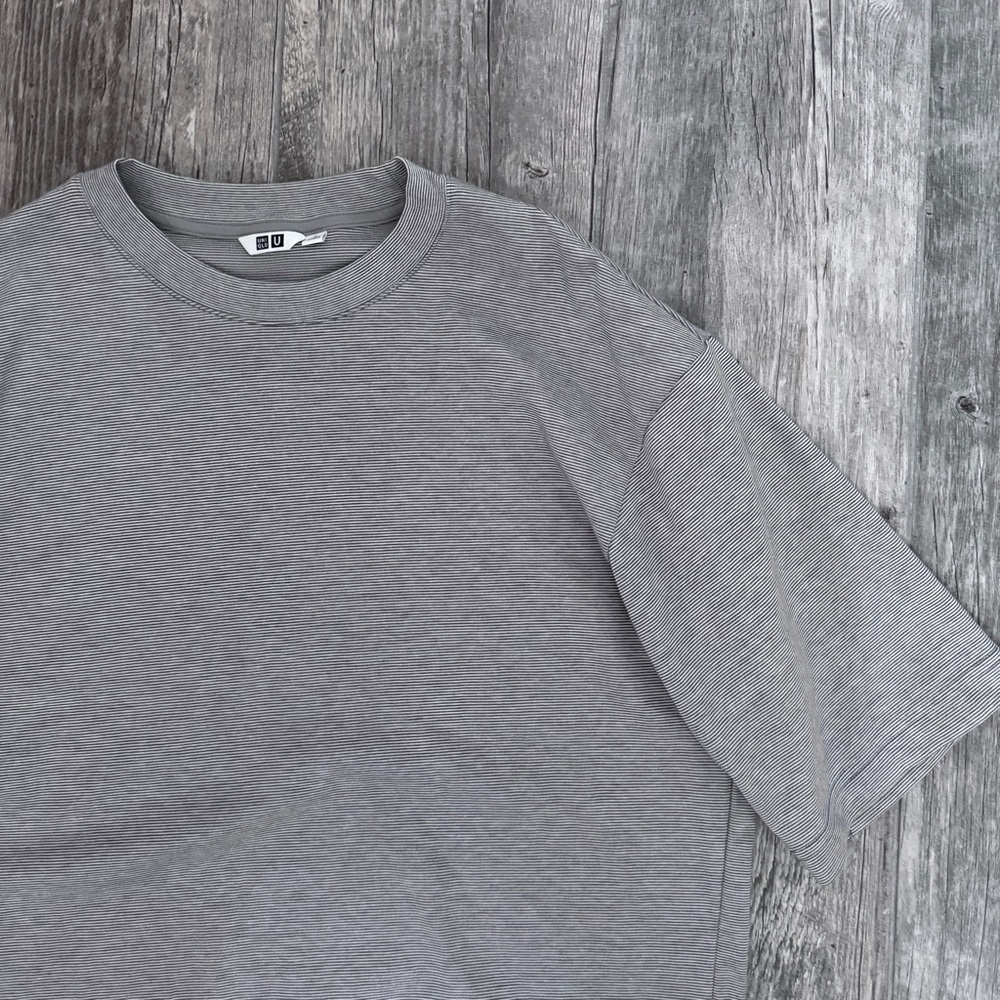 Uniqlo Men's Gray Striped T-Shirt Short Sleeve Tee Airism Oversized Medium